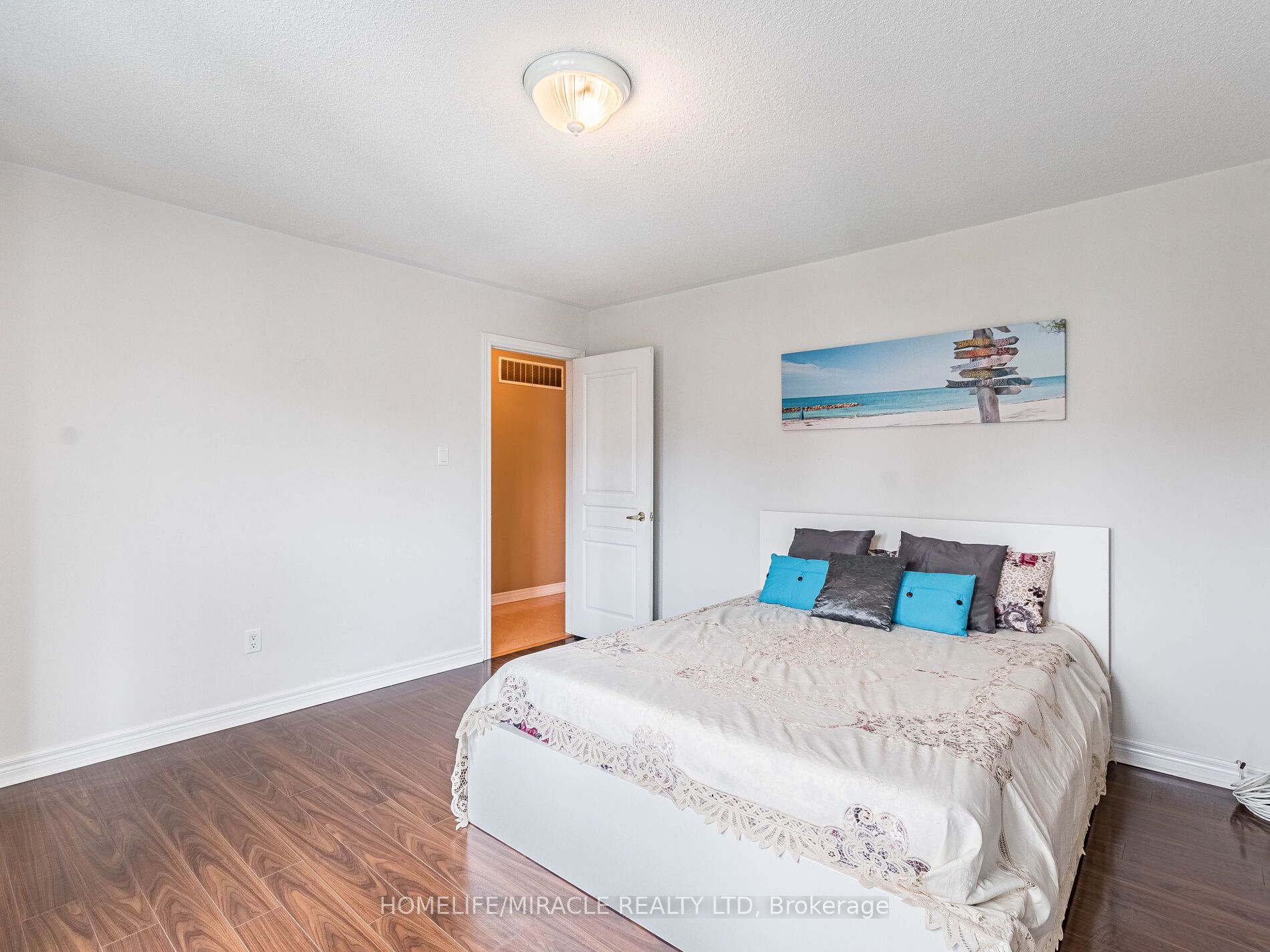 25 Maverick Cres