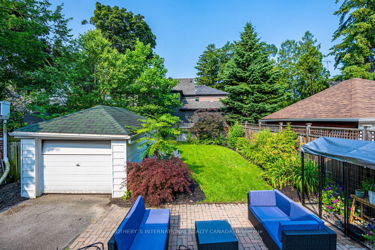 220 Prince Edward Drive S