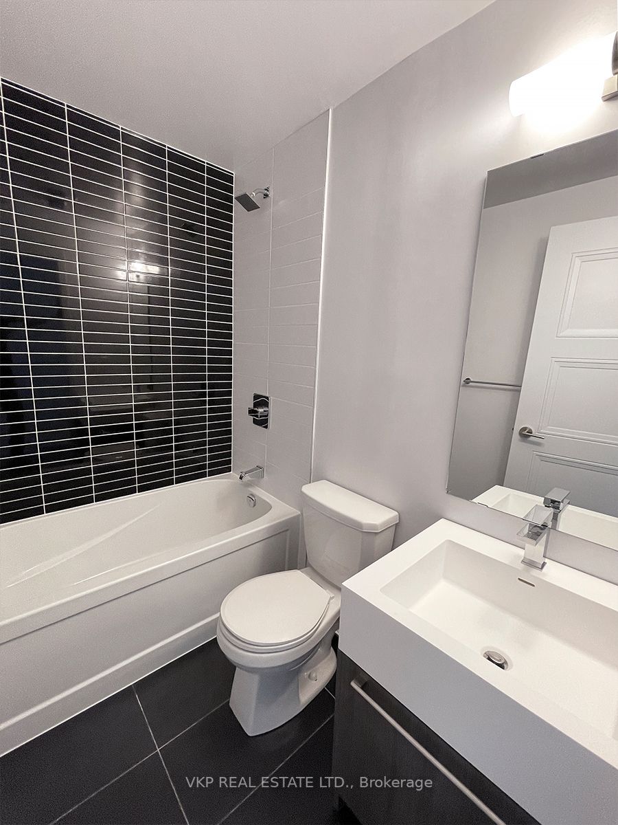 25 Neighbourhood Lane, #303