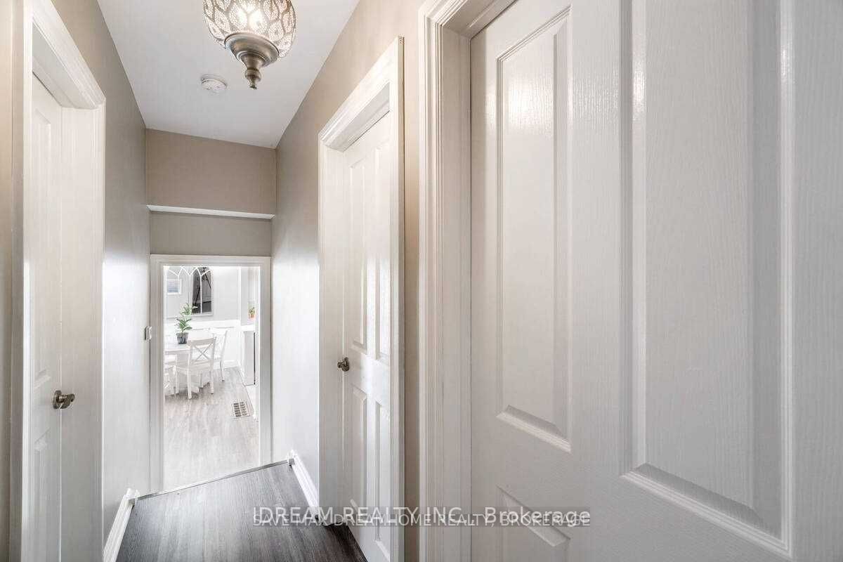 15 Burgby Ave S