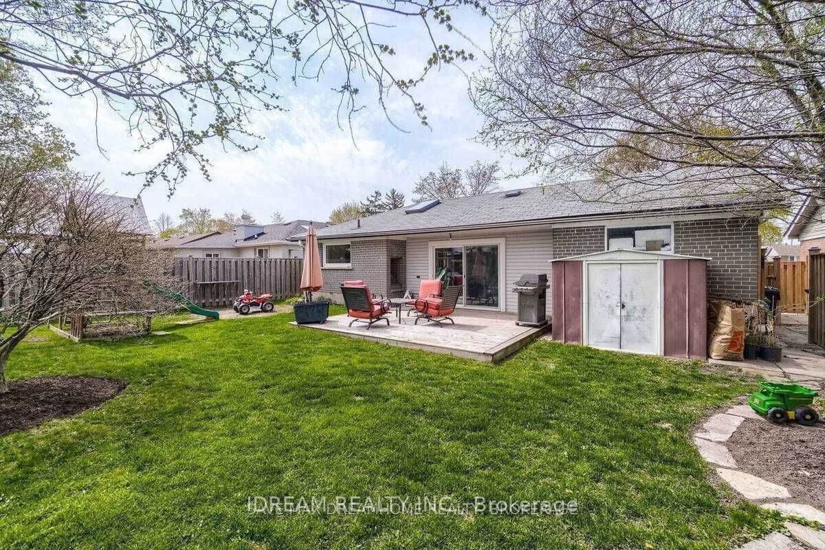 15 Burgby Ave S