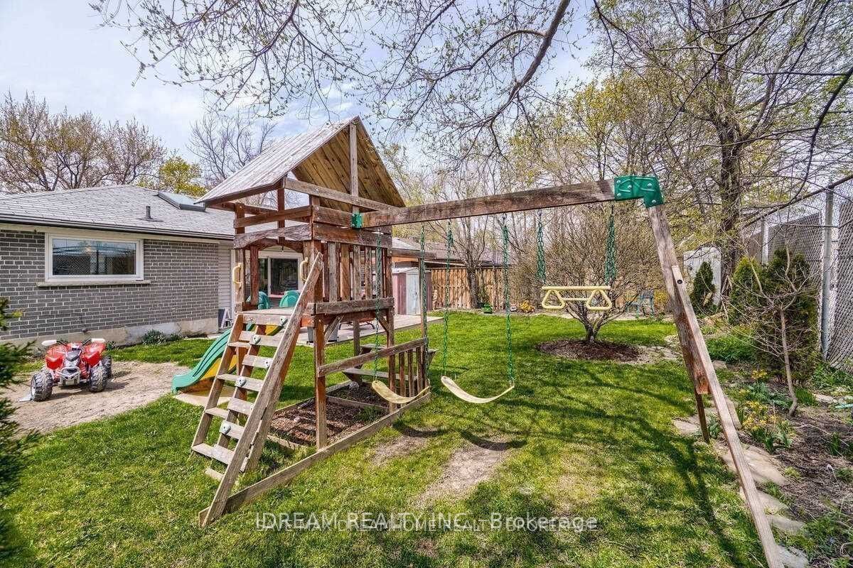 15 Burgby Ave S