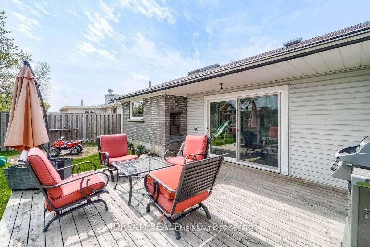 15 Burgby Ave S