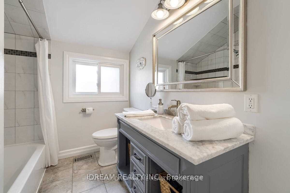 15 Burgby Ave S