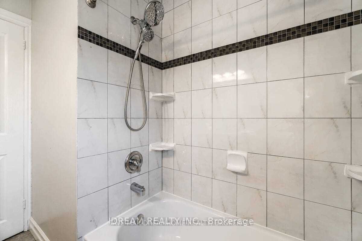 15 Burgby Ave S