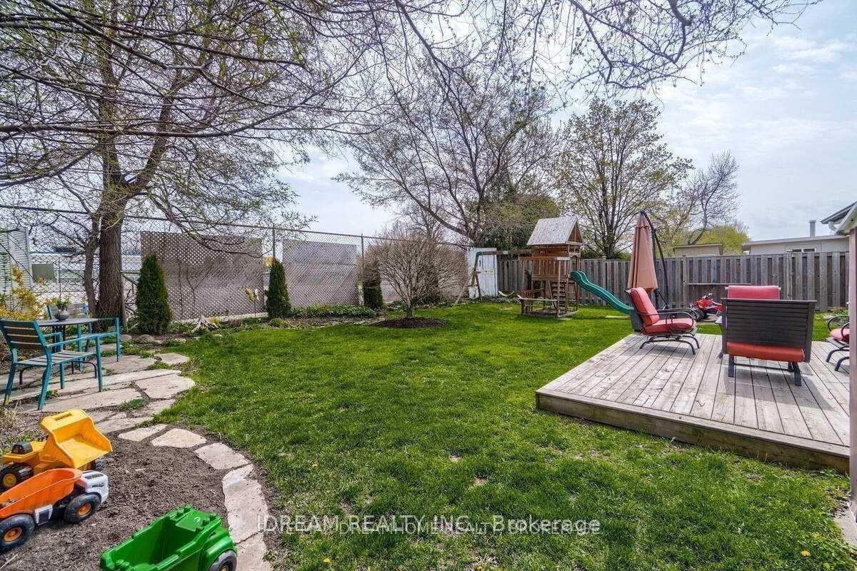 15 Burgby Ave S