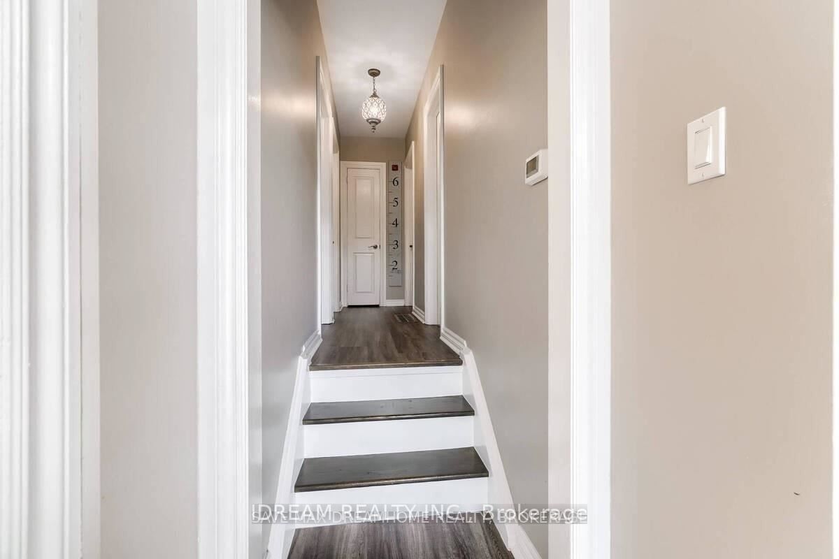 15 Burgby Ave S