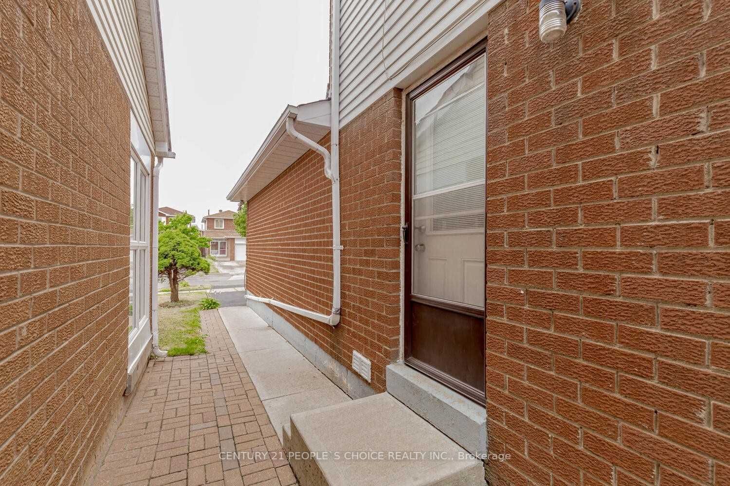 84 Stephensen Crt