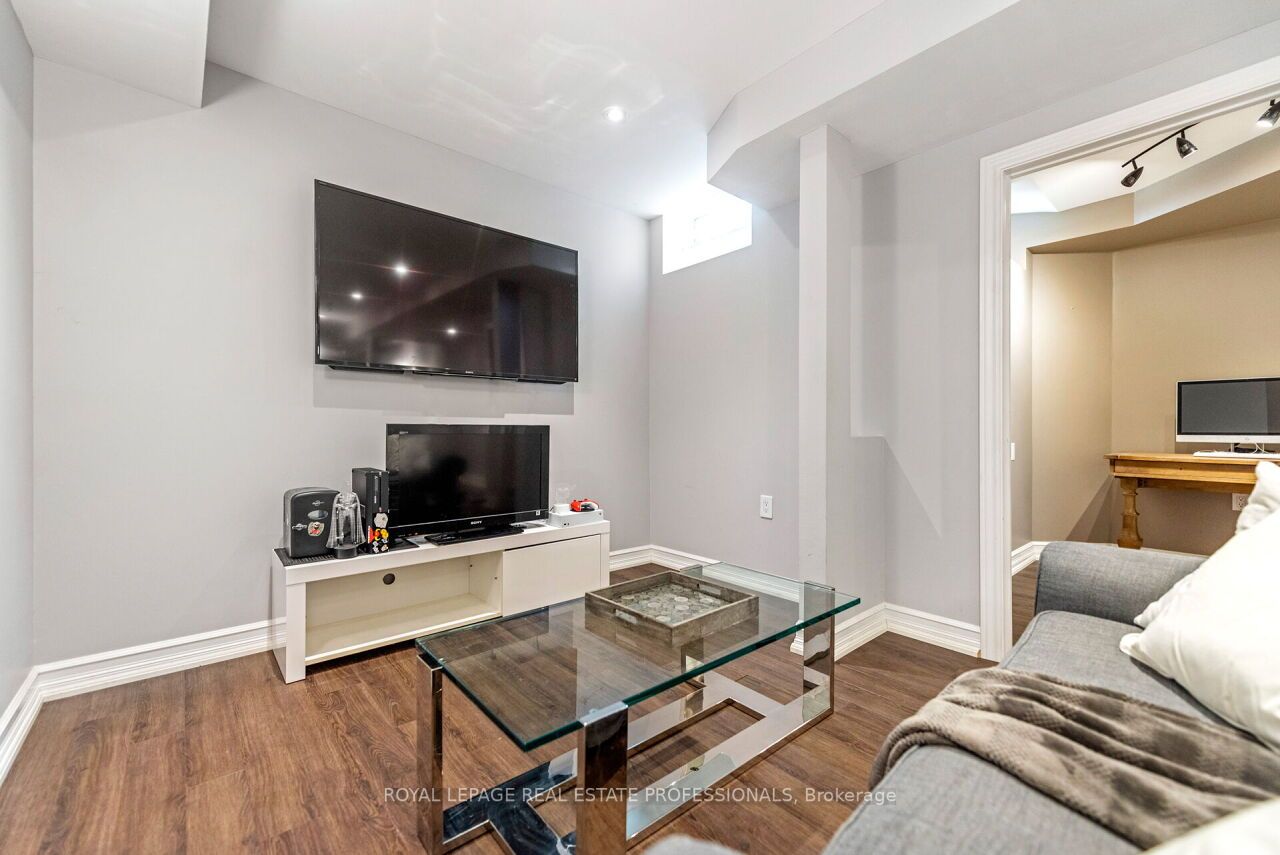 29 Woodcote Cres