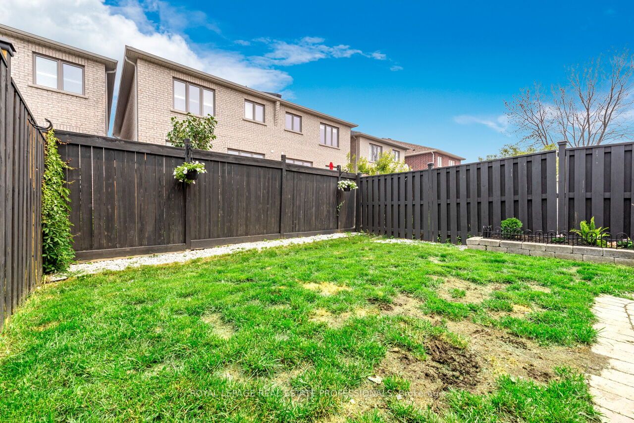 29 Woodcote Cres