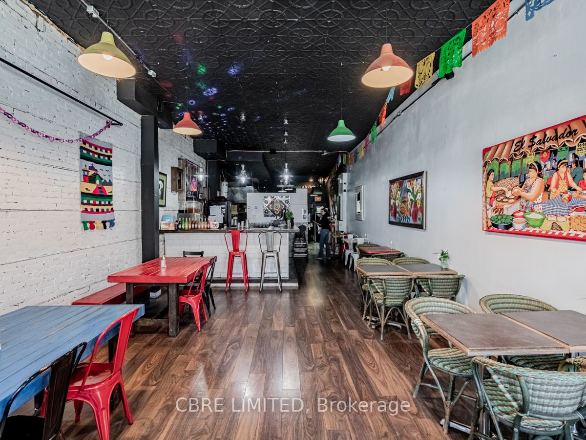 2978 Dundas St W