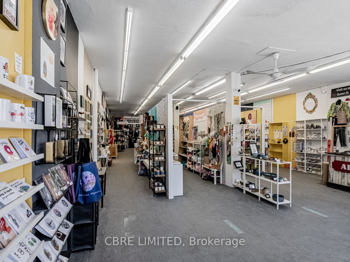 2978 Dundas St W