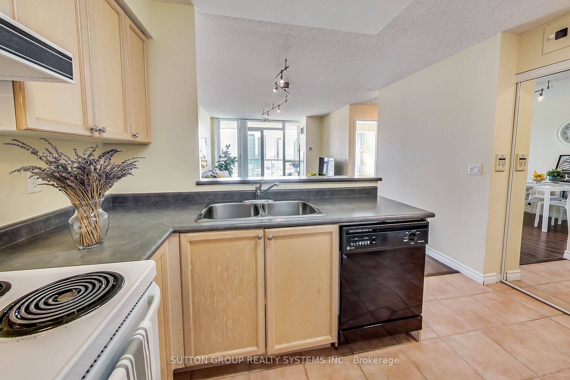 2585 Erin Centre Blvd, #1105