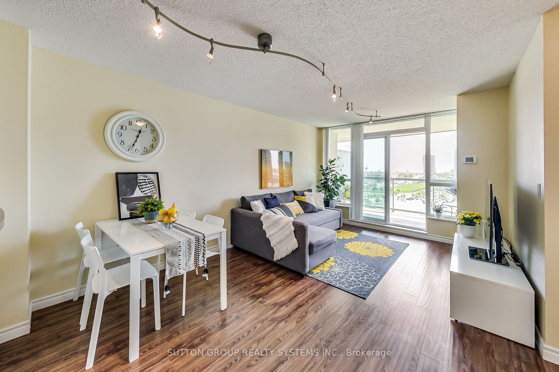 2585 Erin Centre Blvd, #1105