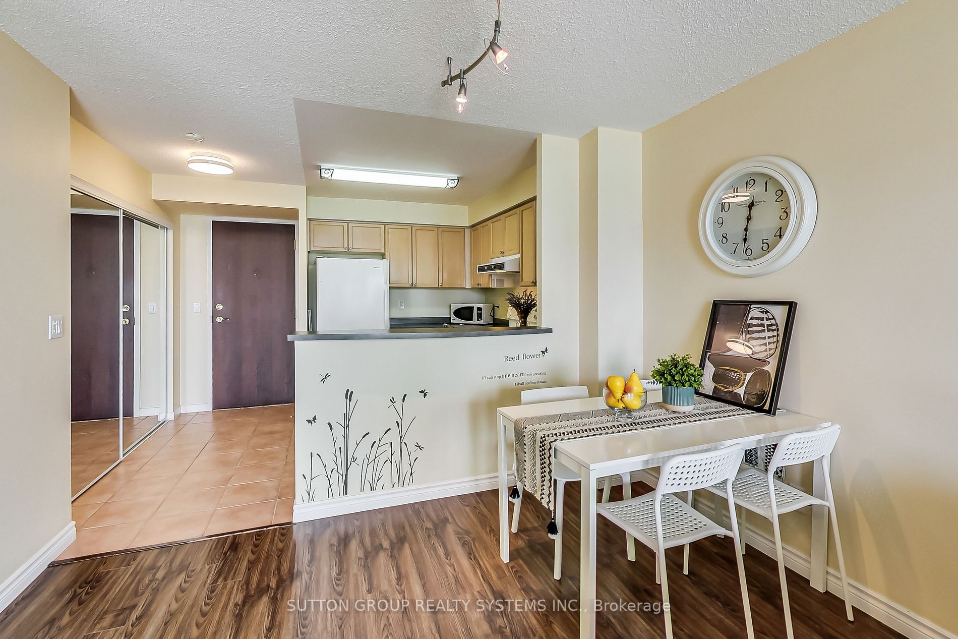 2585 Erin Centre Blvd, #1105