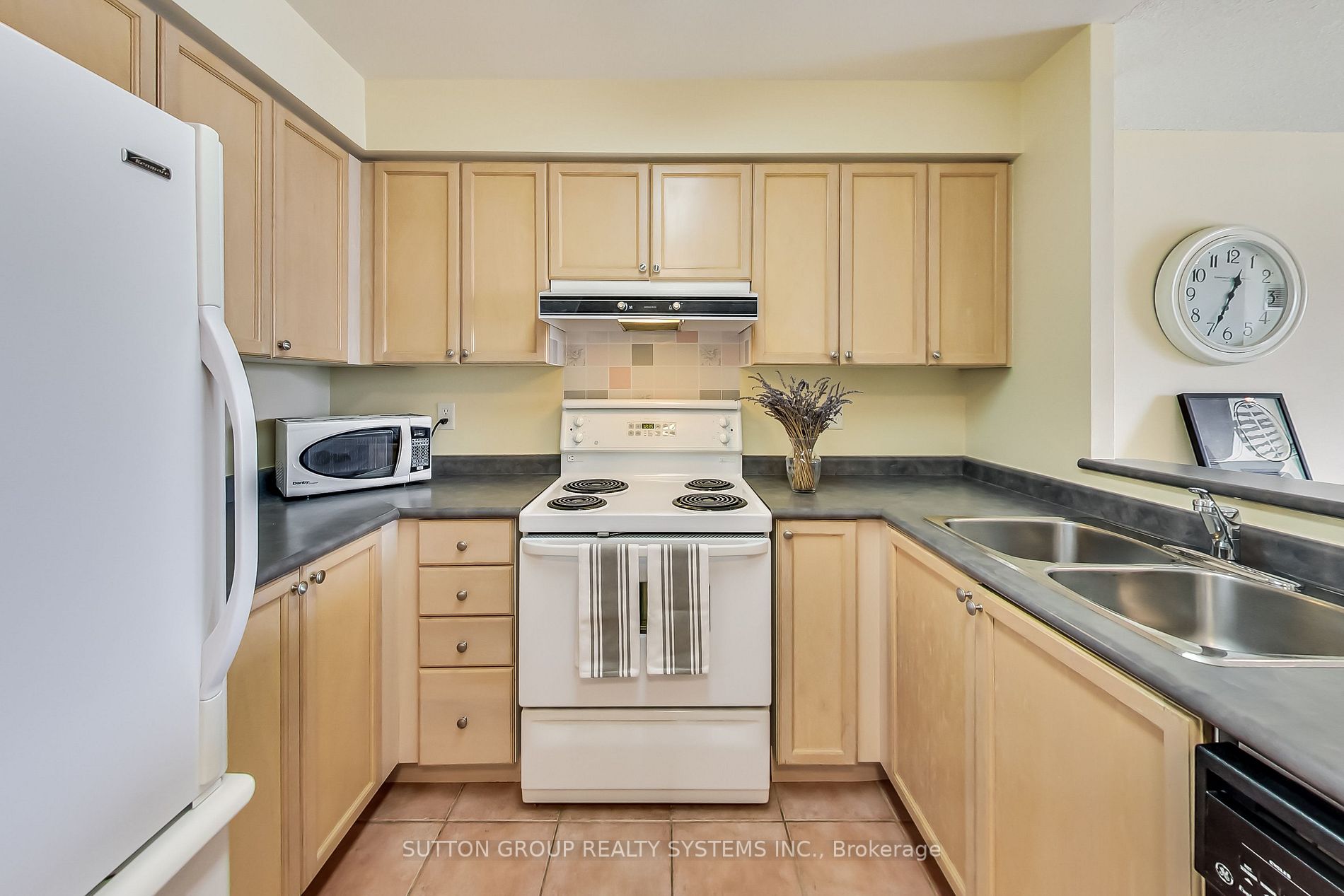 2585 Erin Centre Blvd, #1105