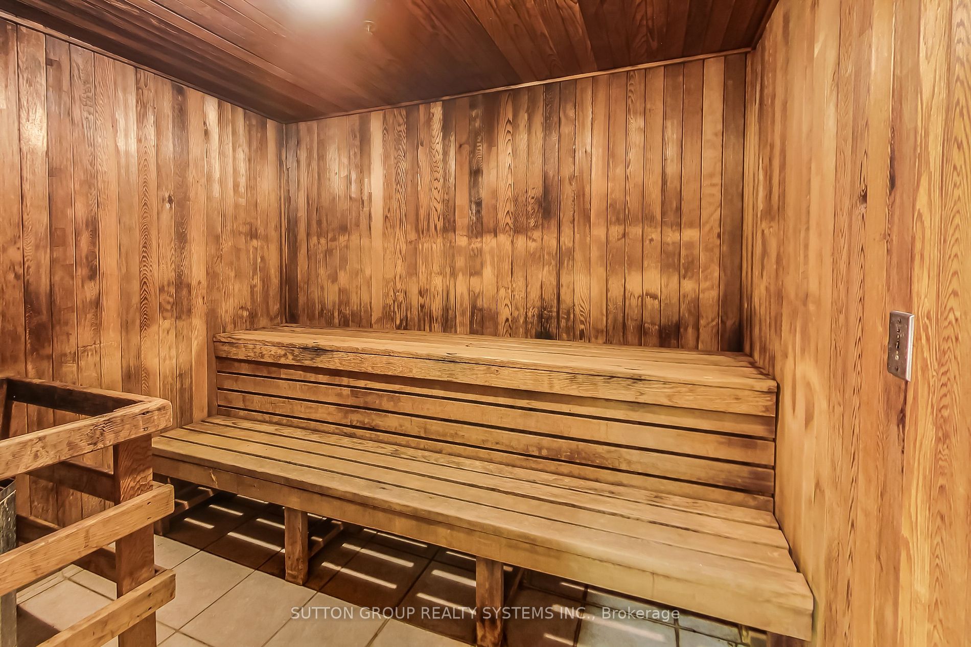 2585 Erin Centre Blvd, #1105