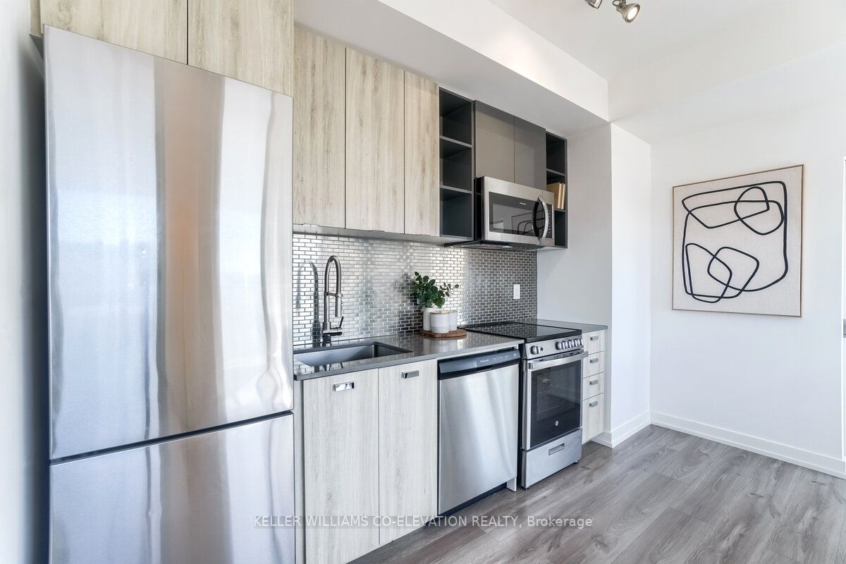 10 De Boers Dr, #601