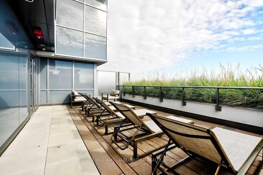 10 De Boers Dr, #601