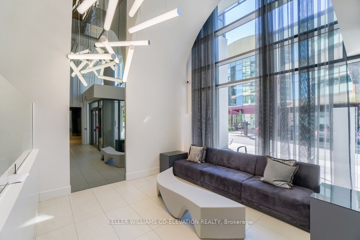 10 De Boers Dr, #601