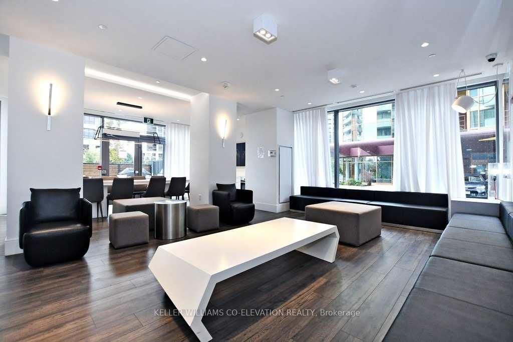 10 De Boers Dr, #601