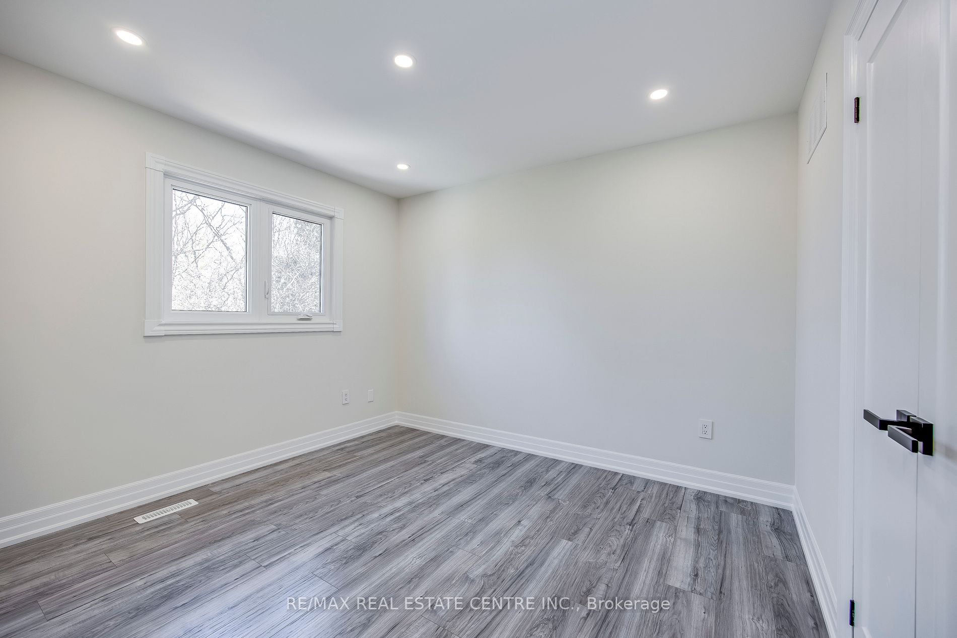 1176 Jamesway Blvd, #22