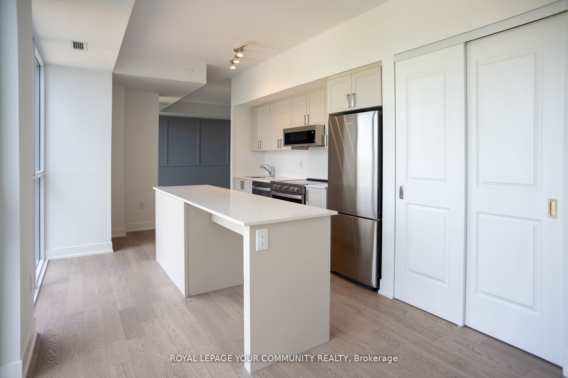 1063 Douglas Mccurdy Comm Circ W, #1001
