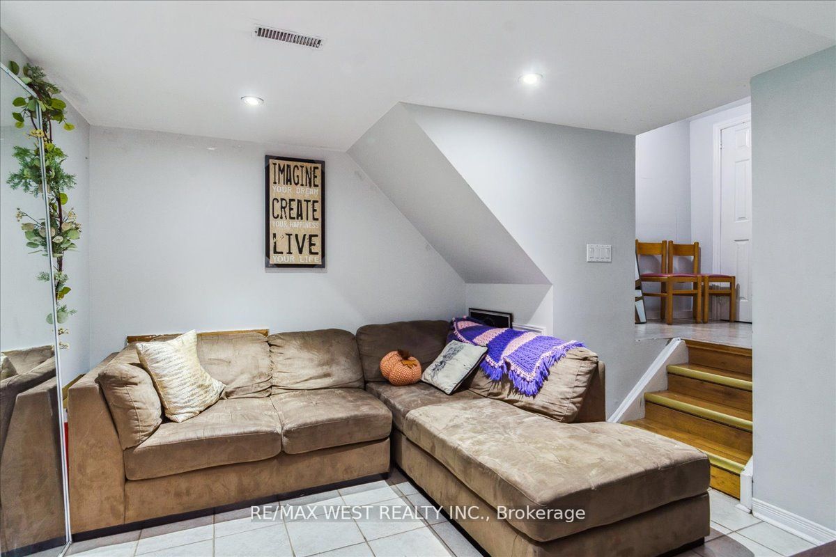 388 Hyacinthe Blvd