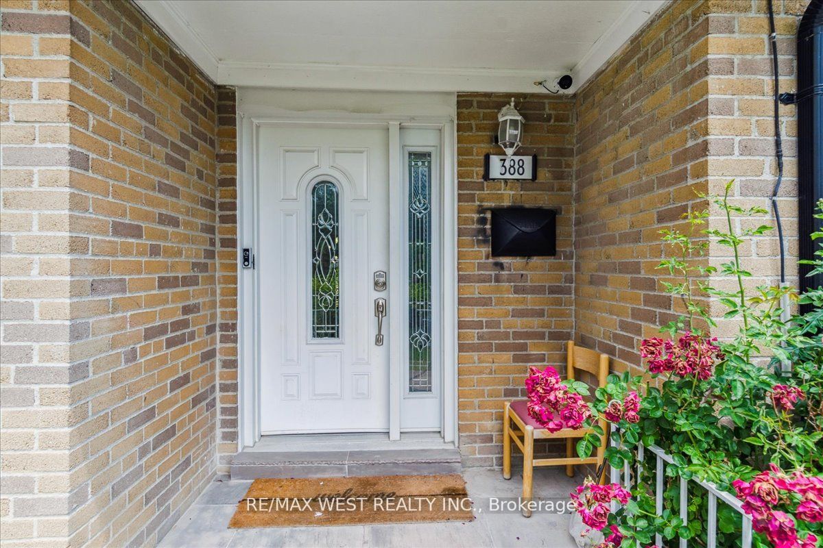 388 Hyacinthe Blvd