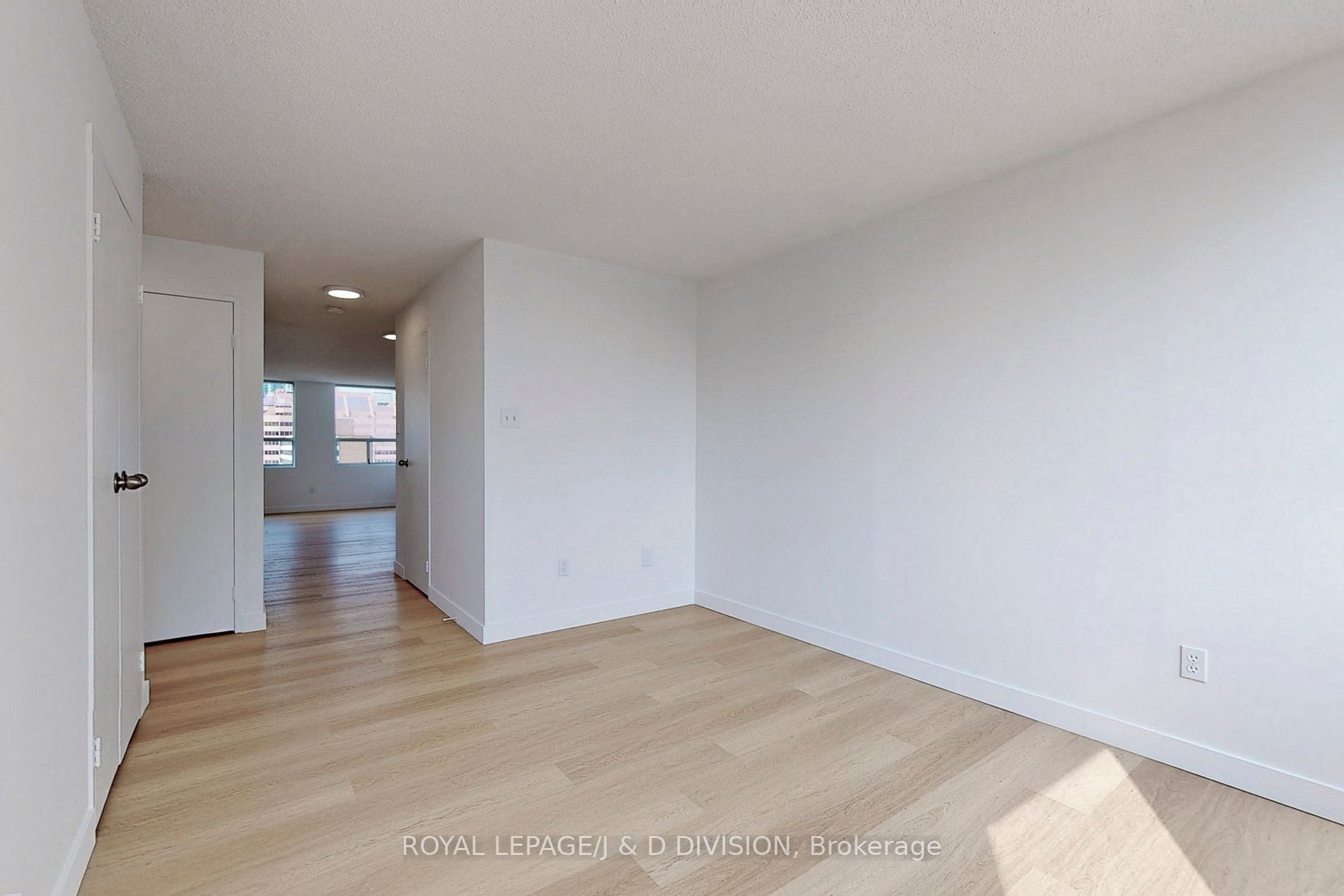 3650 Kaneff Crescent, #1503