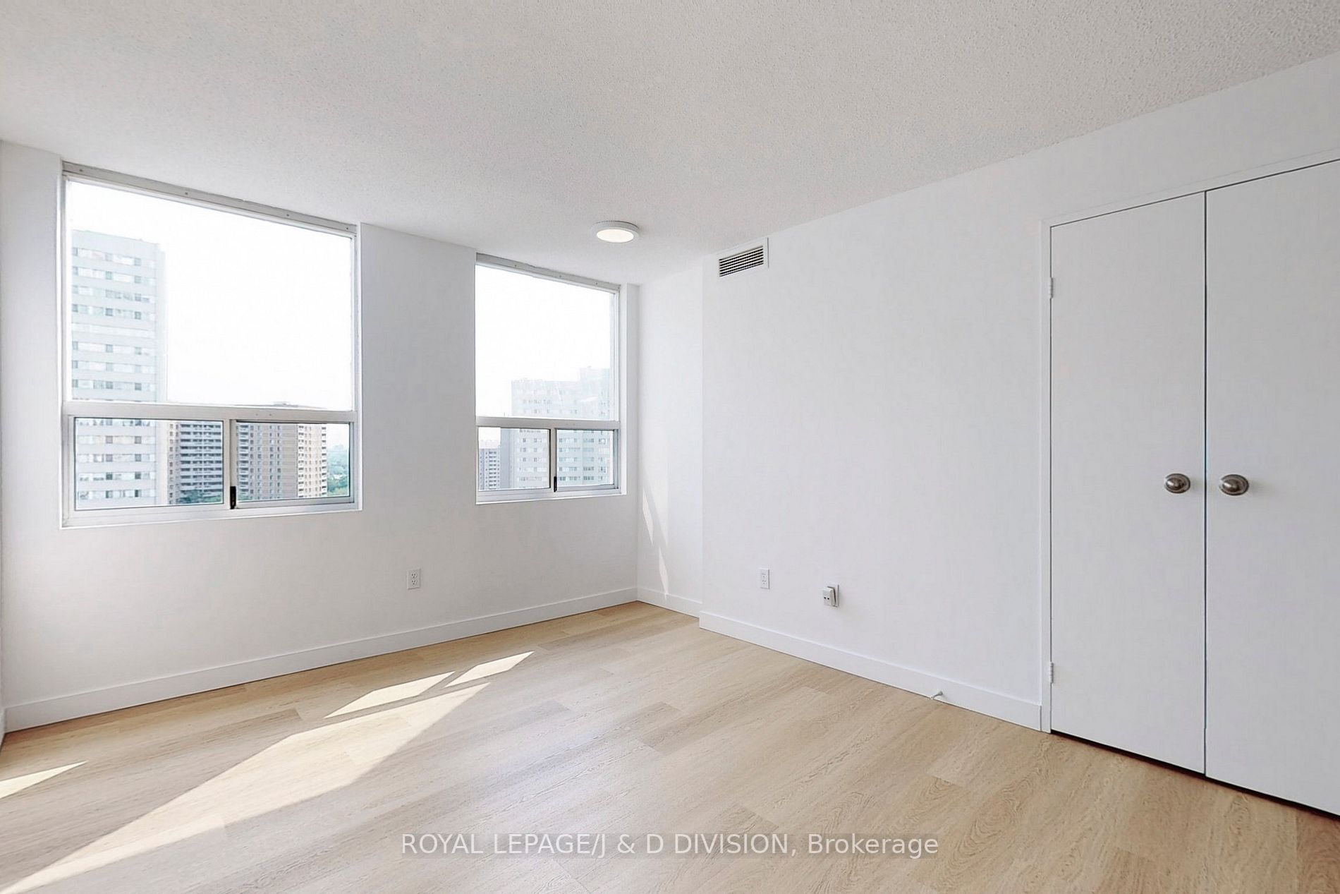 3650 Kaneff Crescent, #1503