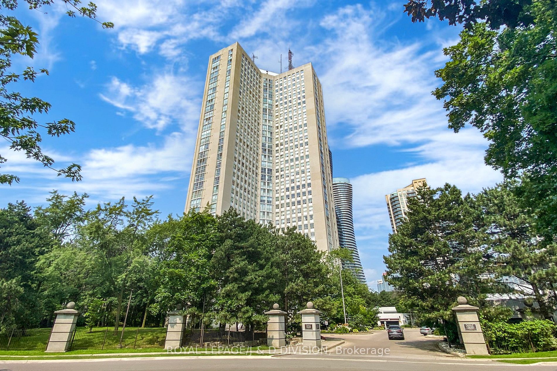 3650 Kaneff Crescent, #1503