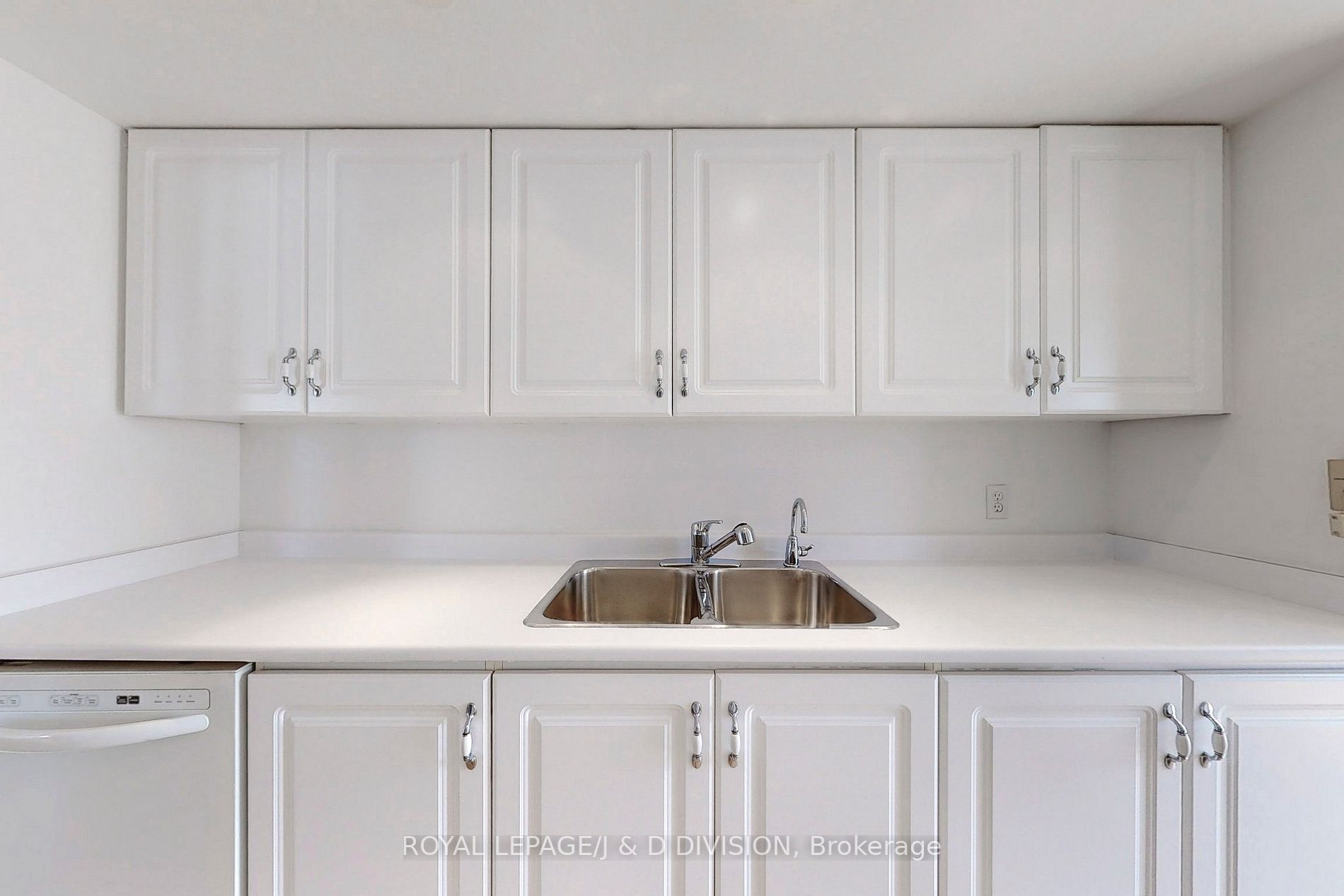3650 Kaneff Crescent, #1503