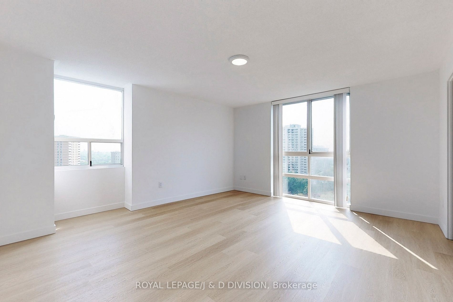 3650 Kaneff Crescent, #1503