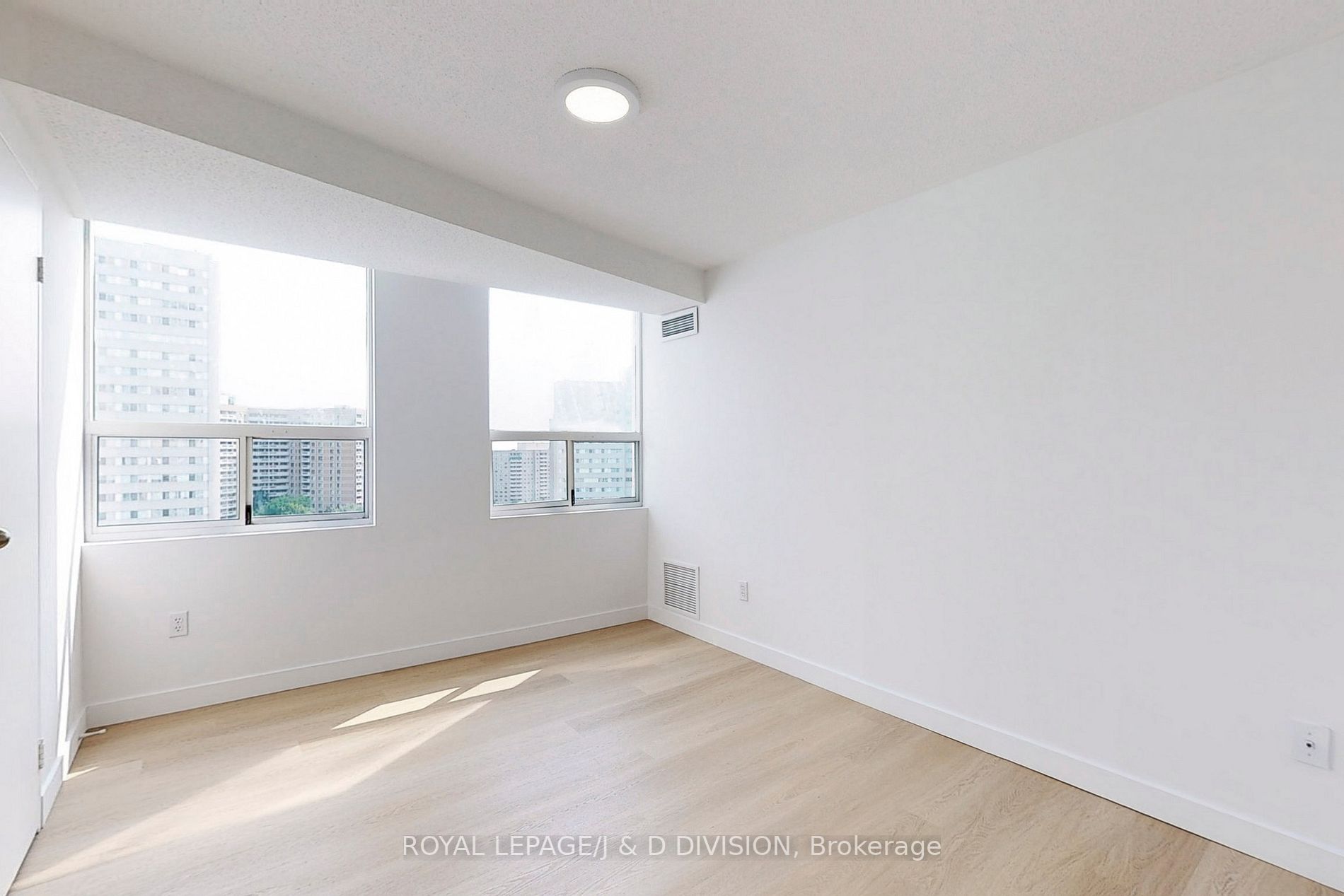 3650 Kaneff Crescent, #1503