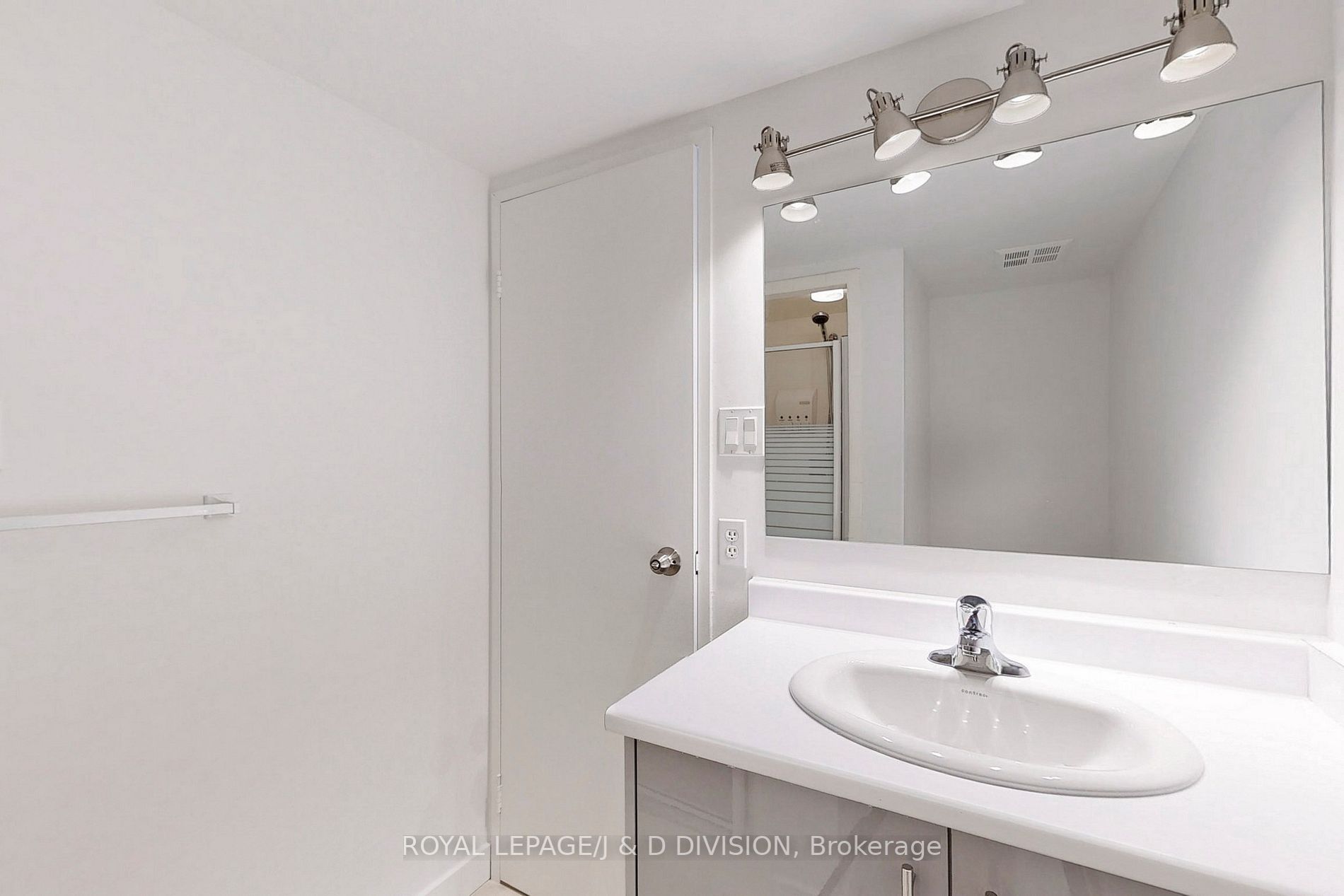 3650 Kaneff Crescent, #1503