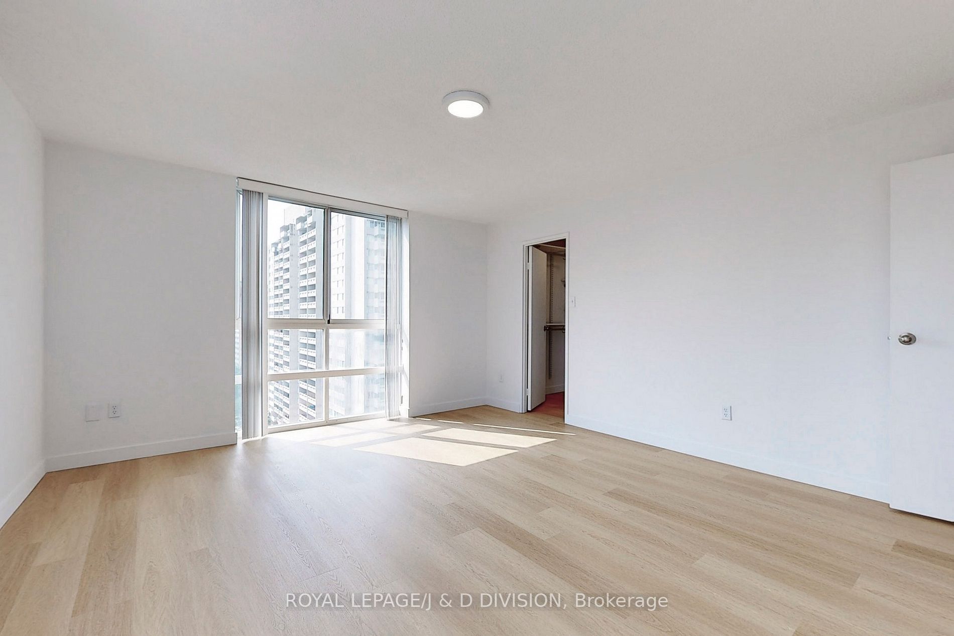 3650 Kaneff Crescent, #1503