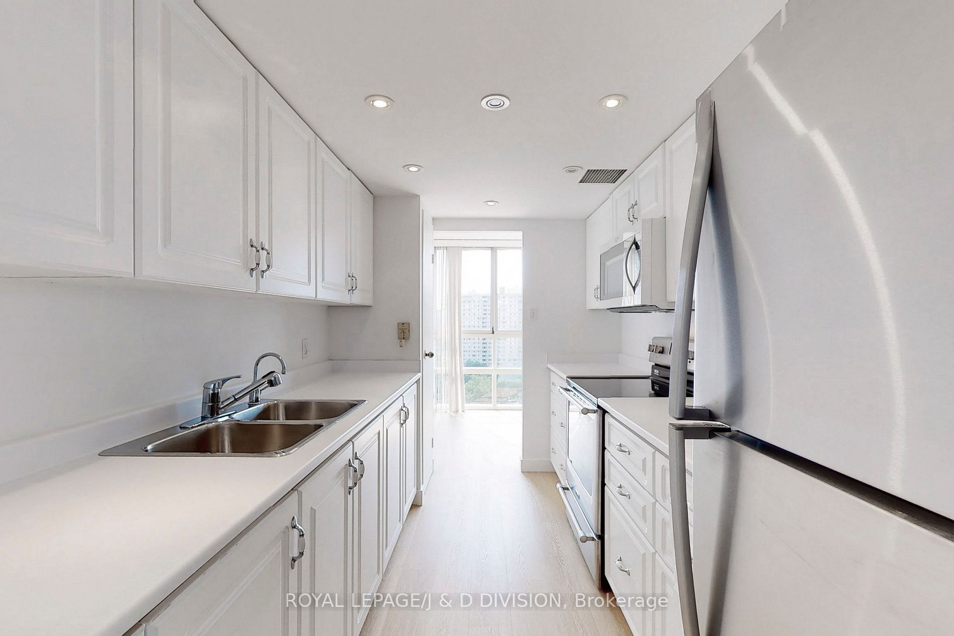 3650 Kaneff Crescent, #1503