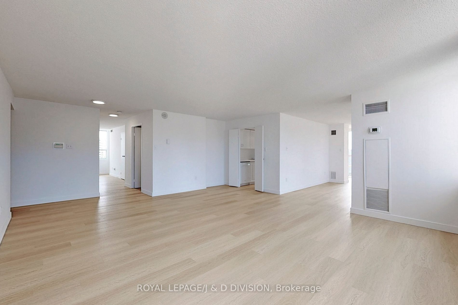 3650 Kaneff Crescent, #1503