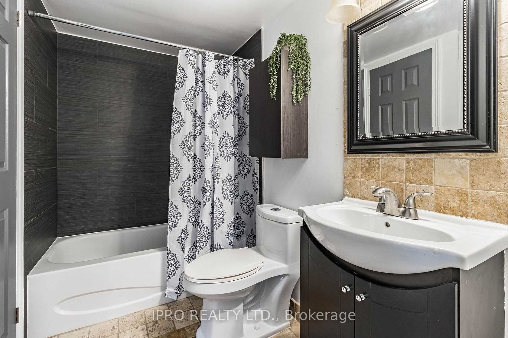 880 Dundas St W, #1609