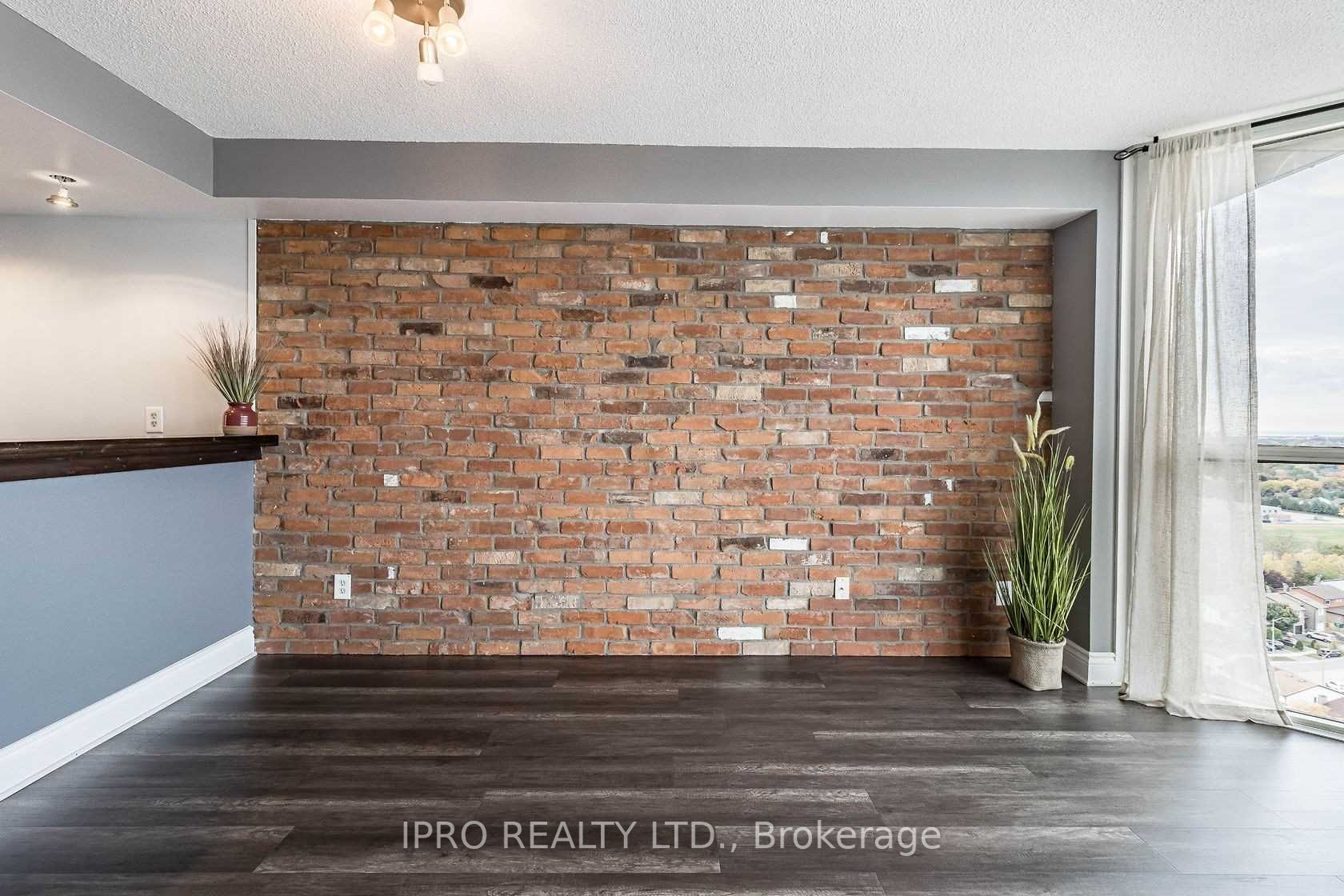 880 Dundas St W, #1609