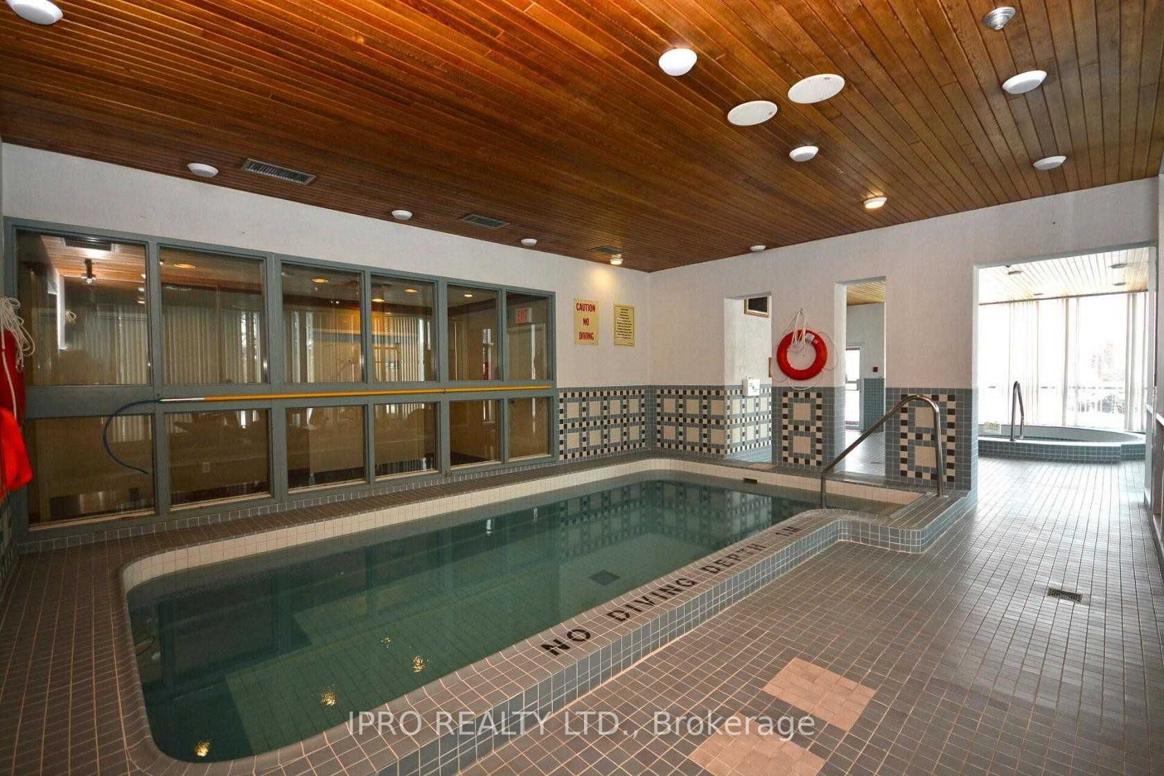 880 Dundas St W, #1609