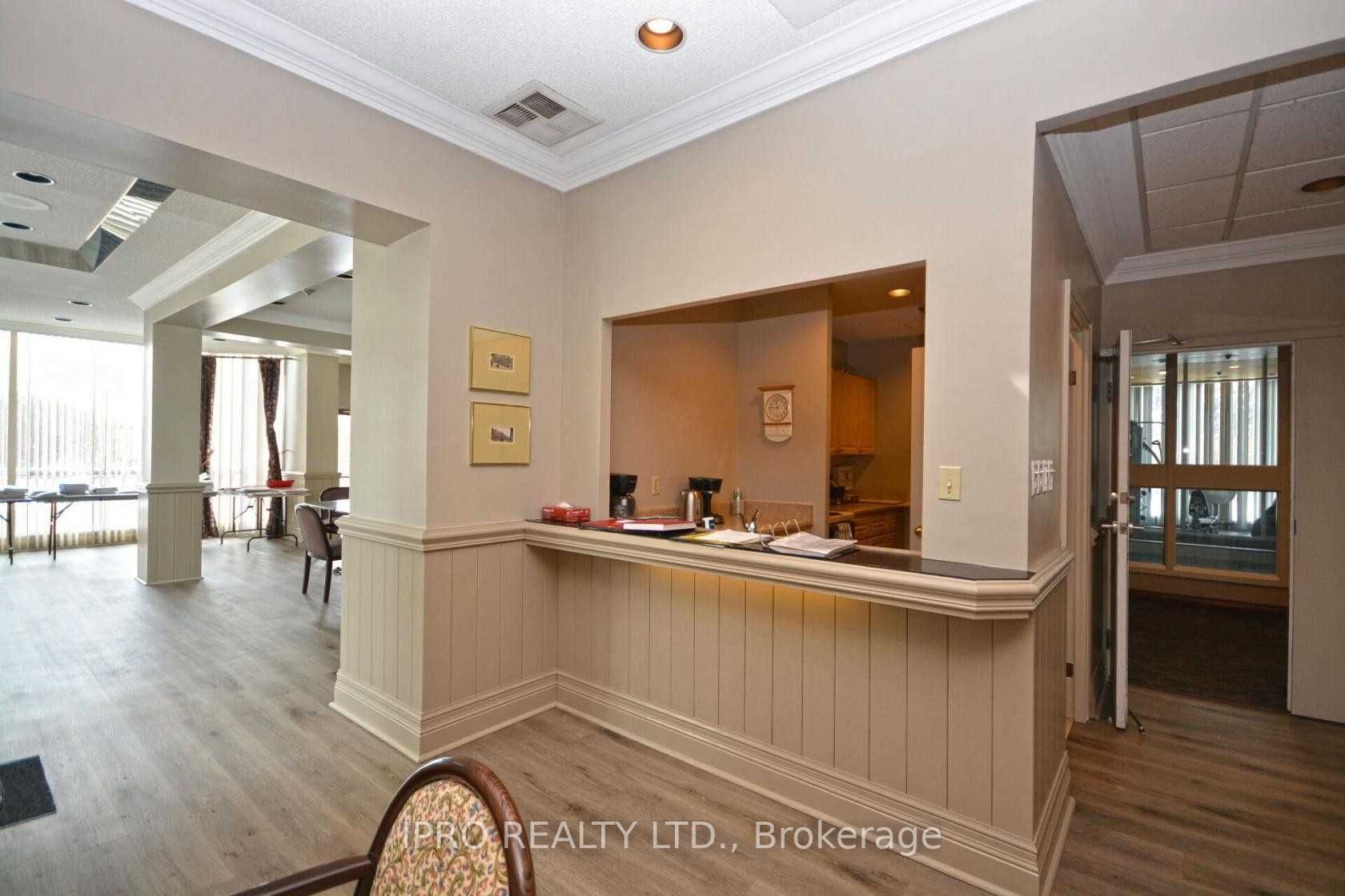 880 Dundas St W, #1609