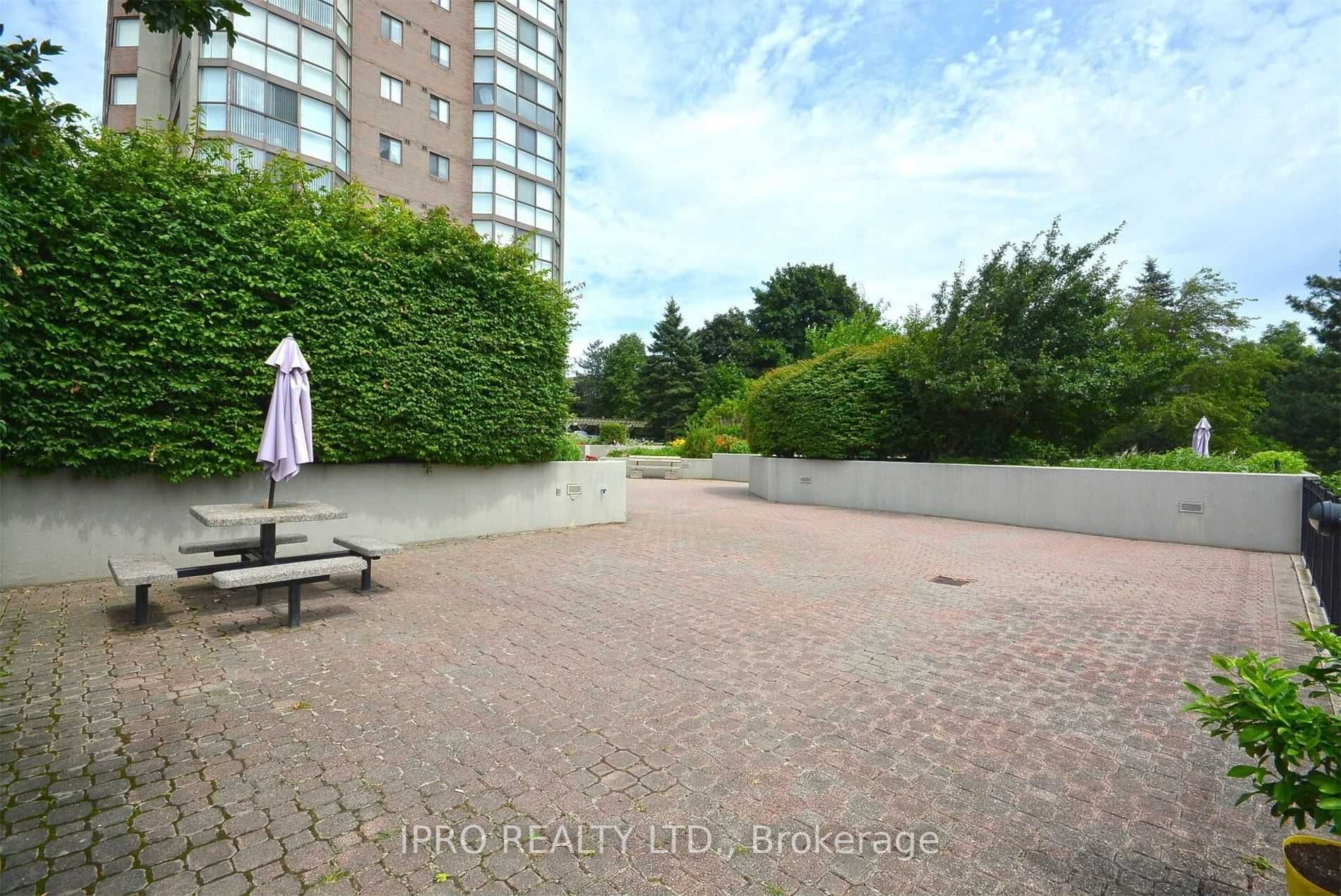 880 Dundas St W, #1609