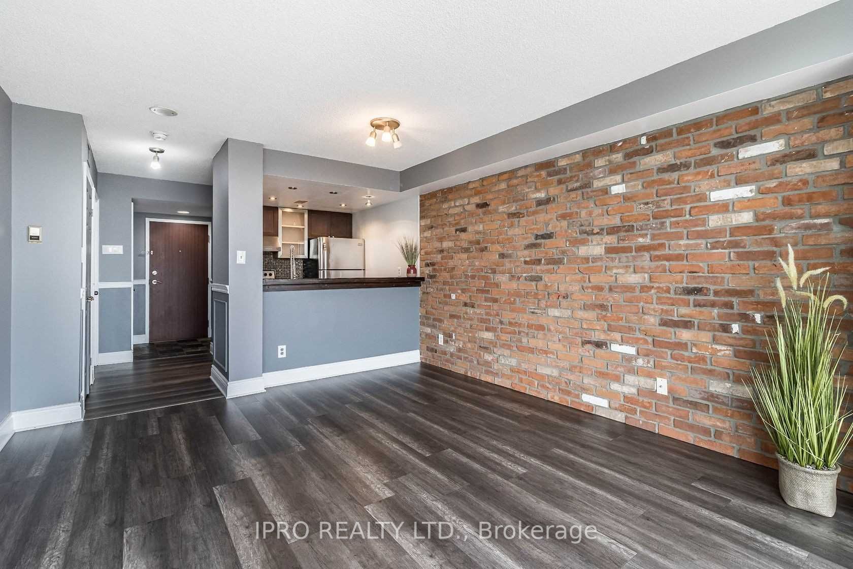 880 Dundas St W, #1609