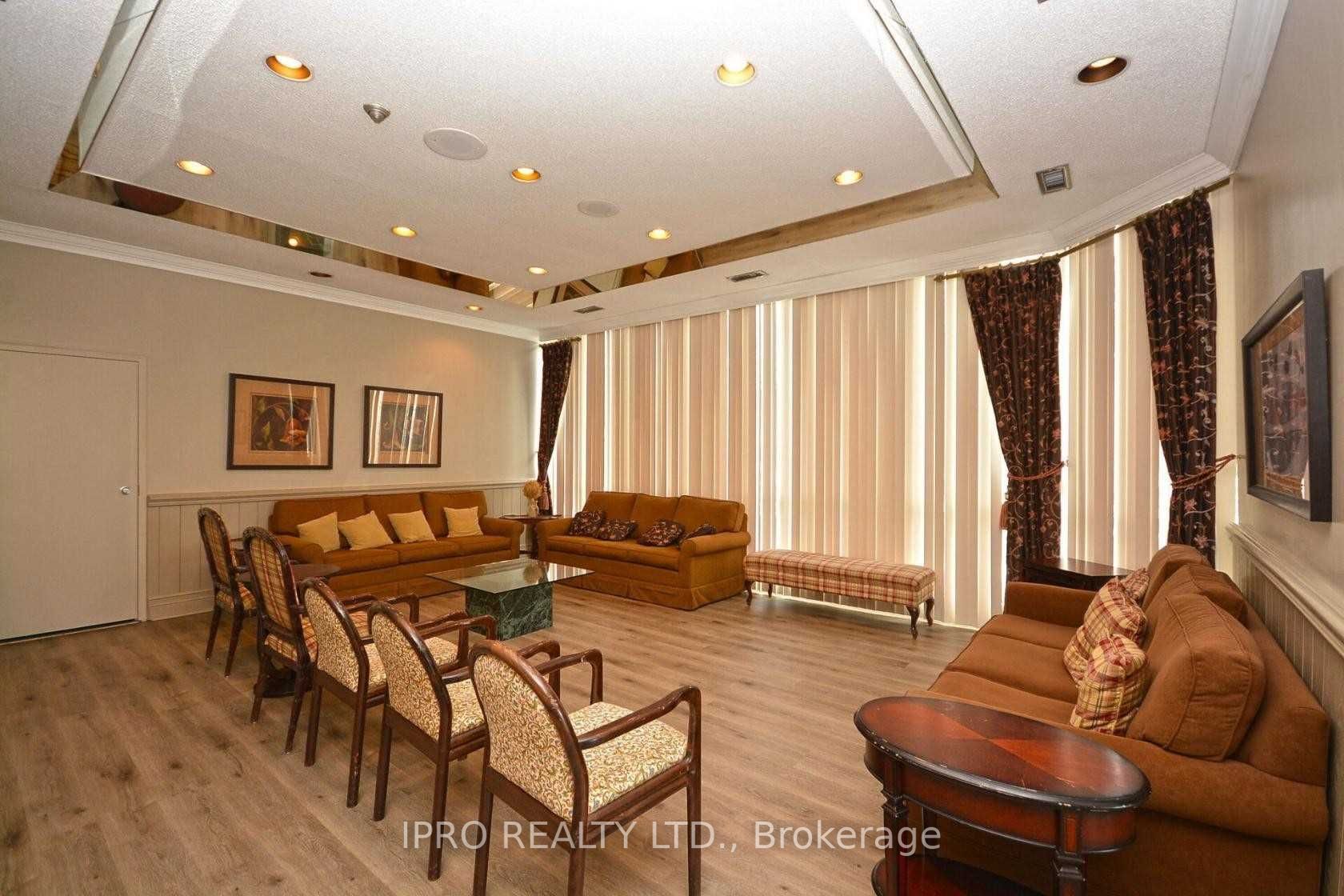 880 Dundas St W, #1609