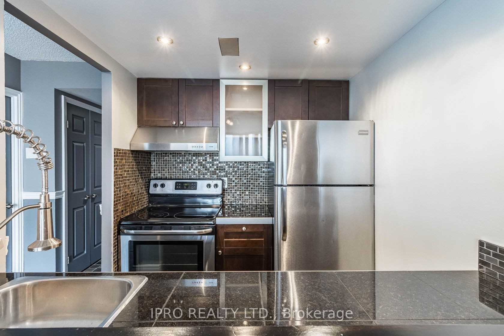 880 Dundas St W, #1609