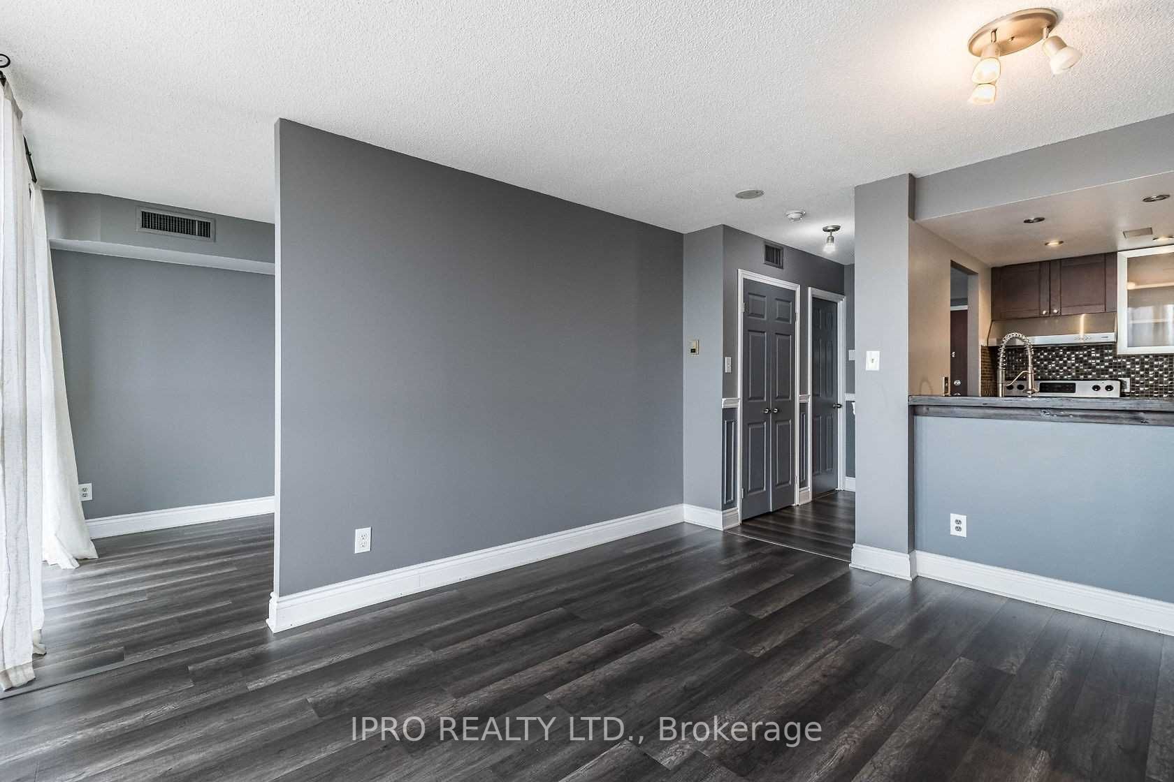880 Dundas St W, #1609