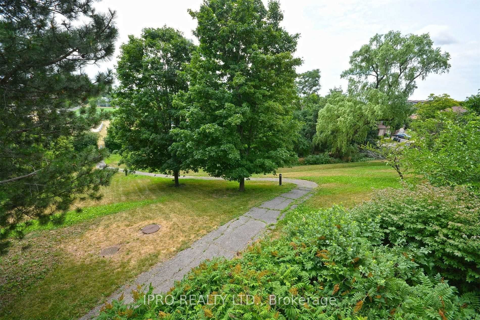 880 Dundas St W, #1609