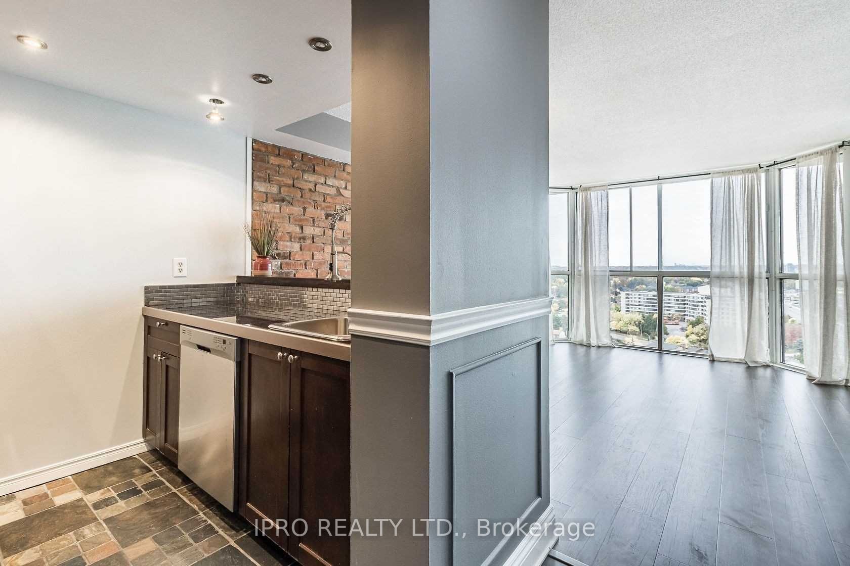 880 Dundas St W, #1609